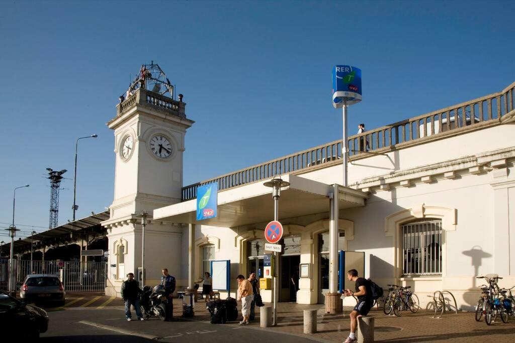 Superbe Appart Entier Au Pied De La Gare Rer, A 15 Min De Paris & Orly 奥尔日河畔于维西 外观 照片