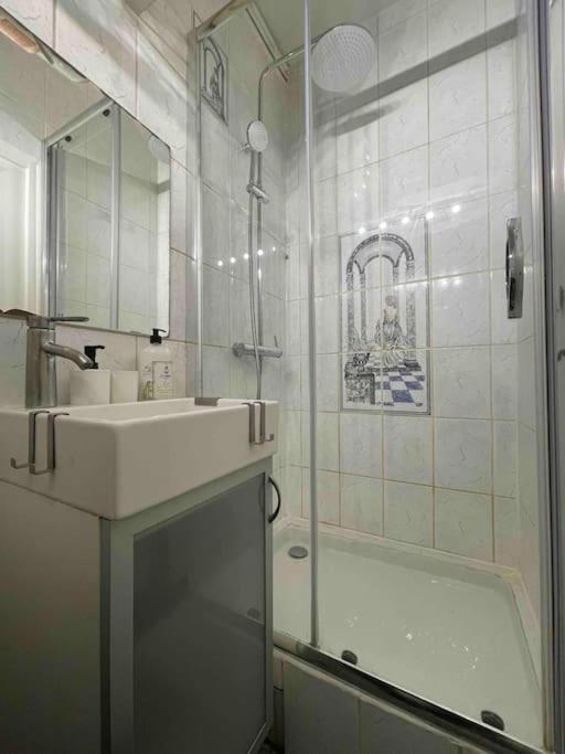 Superbe Appart Entier Au Pied De La Gare Rer, A 15 Min De Paris & Orly 奥尔日河畔于维西 外观 照片